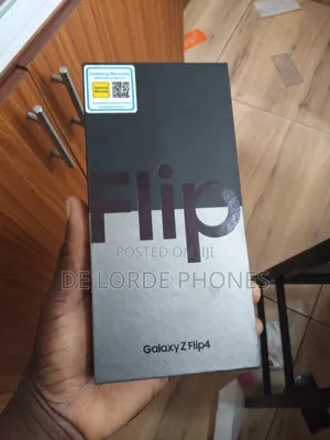 New Samsung Galaxy Z Flip4 256 GB Black