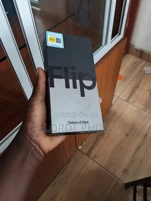 New Samsung Galaxy Z Flip4 256 GB Black