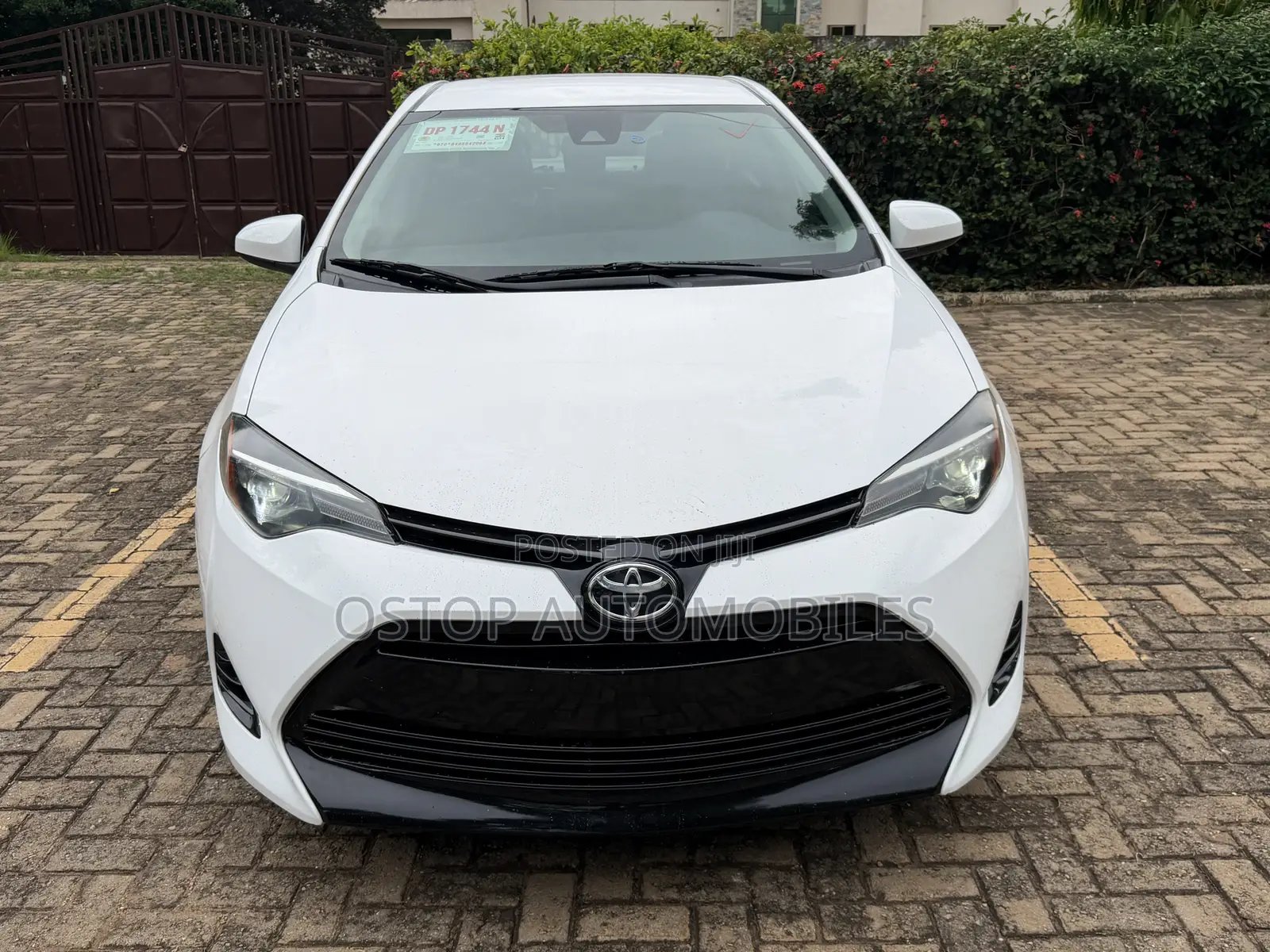 Toyota Corolla LE Eco (1.8L 4cyl 2A) 2019 White