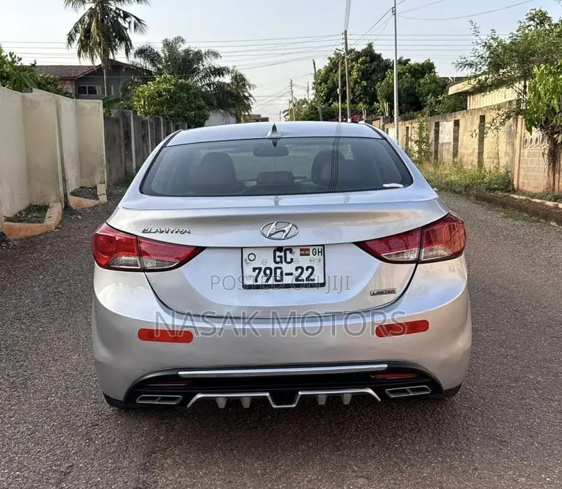 Hyundai Elantra Limited 2012 Silver
