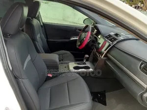 Toyota Camry SE 4dr Sedan (2.5L 4cyl 6A) 2013 White
