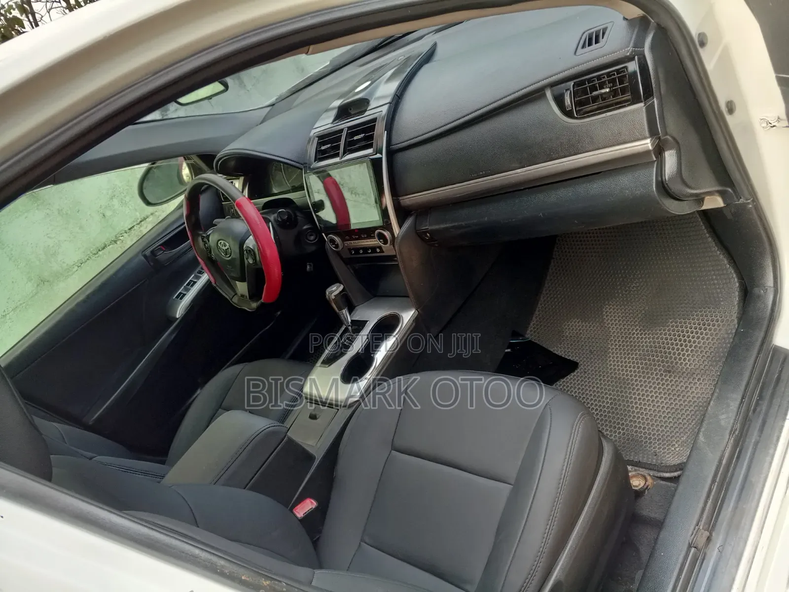 Toyota Camry SE 4dr Sedan (2.5L 4cyl 6A) 2013 White