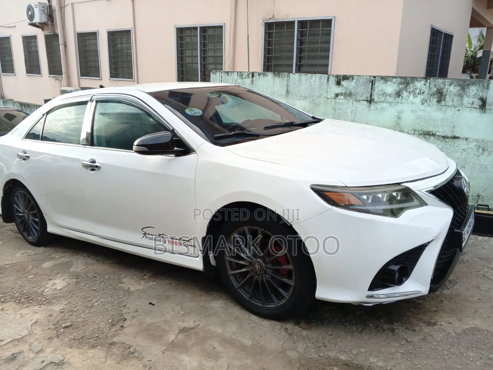 Toyota Camry SE 4dr Sedan (2.5L 4cyl 6A) 2013 White
