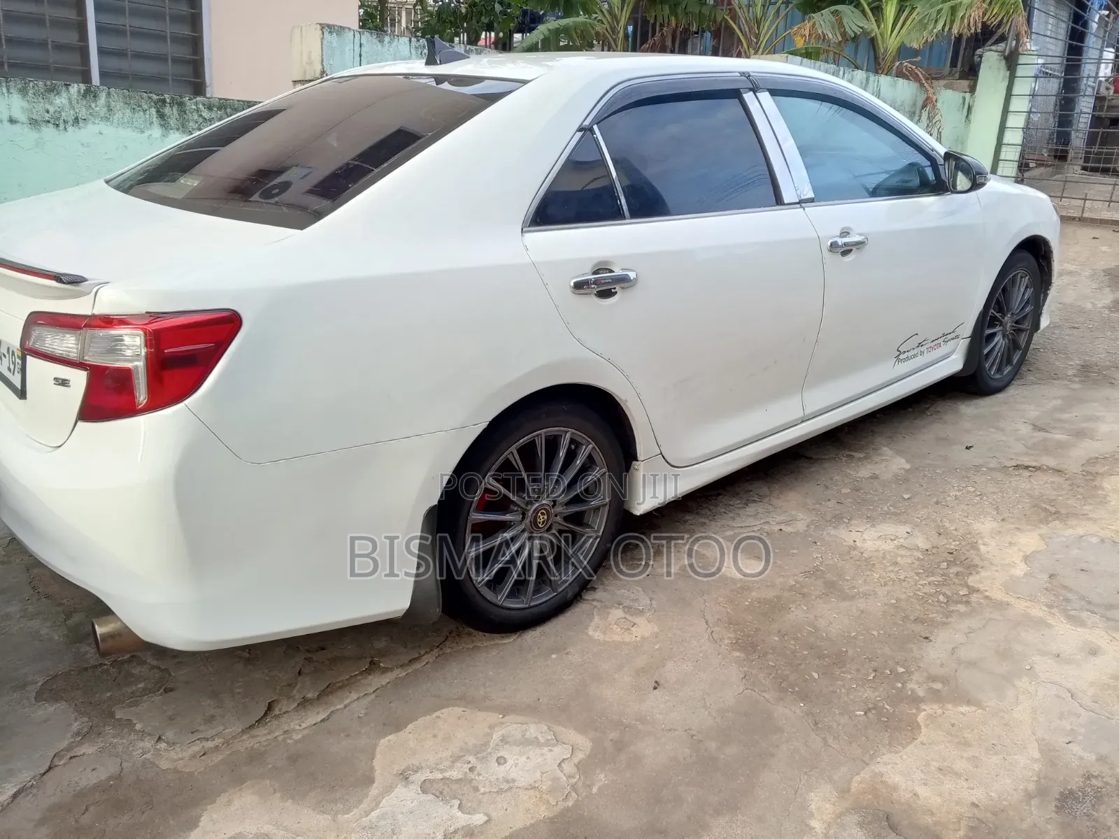 Toyota Camry SE 4dr Sedan (2.5L 4cyl 6A) 2013 White