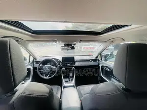 Toyota RAV4 XLE 2021 Gray