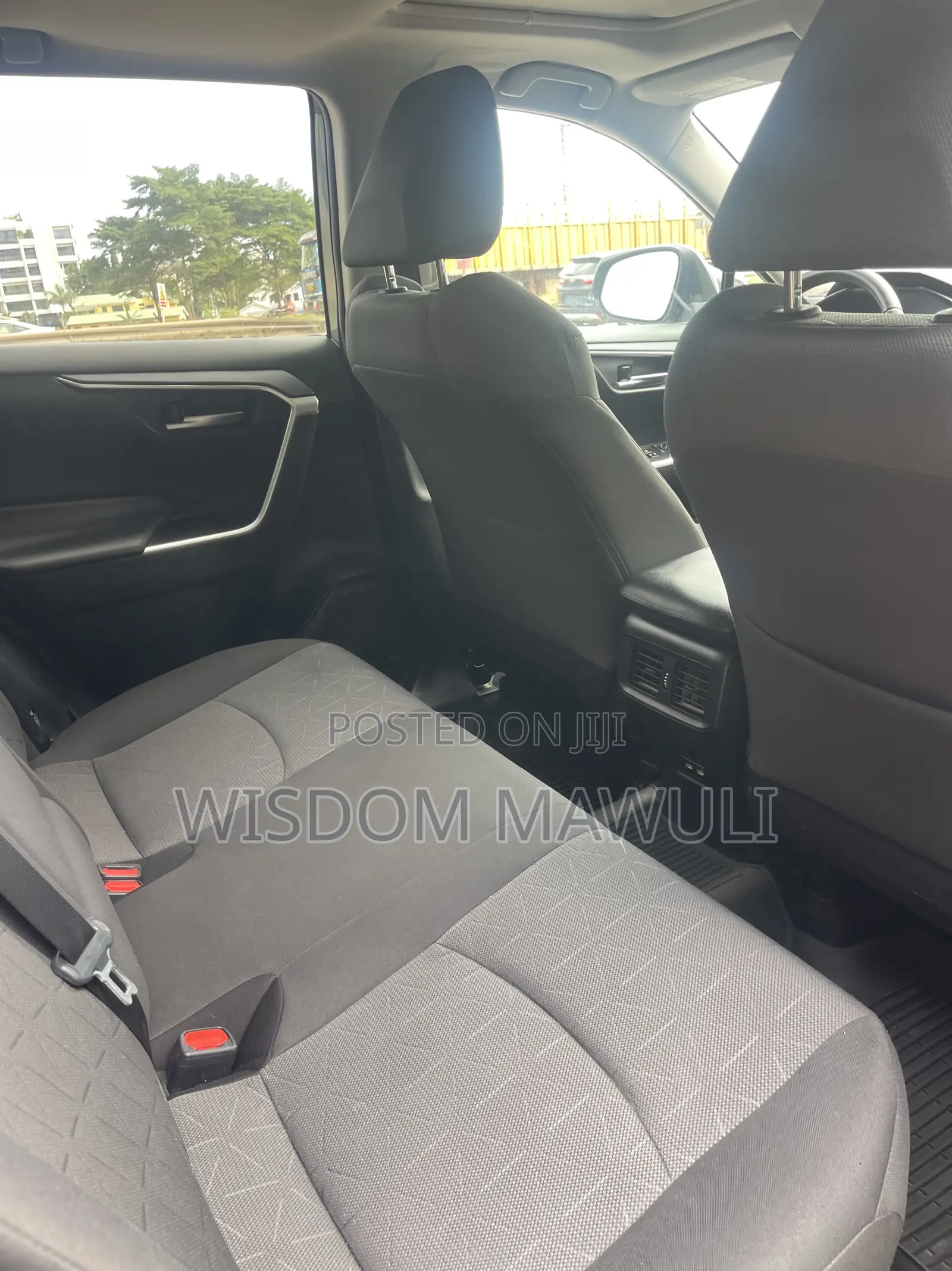 Toyota RAV4 XLE 2021 Gray