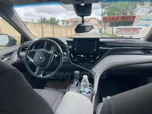 Toyota Camry 2023 Silver