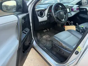 Toyota RAV4 Limited FWD (2.5L 4cyl 6A) 2016 Silver