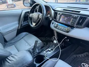 Toyota RAV4 Limited FWD (2.5L 4cyl 6A) 2016 Silver
