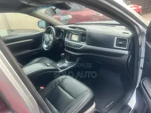 Toyota Highlander LE 4x2 (2.7L 4cyl 6A) 2017 Silver