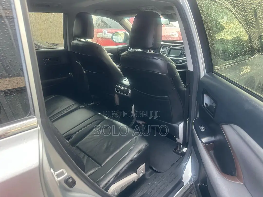 Toyota Highlander LE 4x2 (2.7L 4cyl 6A) 2017 Silver