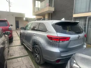 Toyota Highlander LE 4x2 (2.7L 4cyl 6A) 2017 Silver
