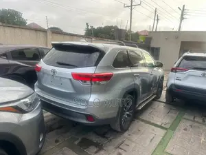 Toyota Highlander LE 4x2 (2.7L 4cyl 6A) 2017 Silver