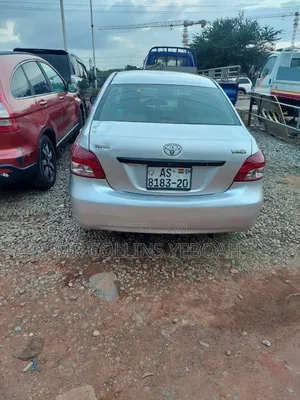 Toyota Yaris 2010 Silver