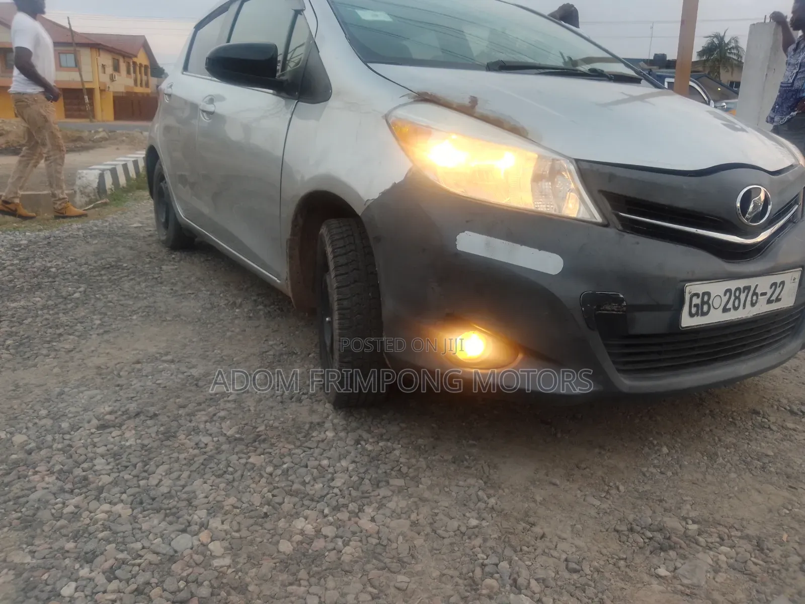 Toyota Vitz 2012 Silver