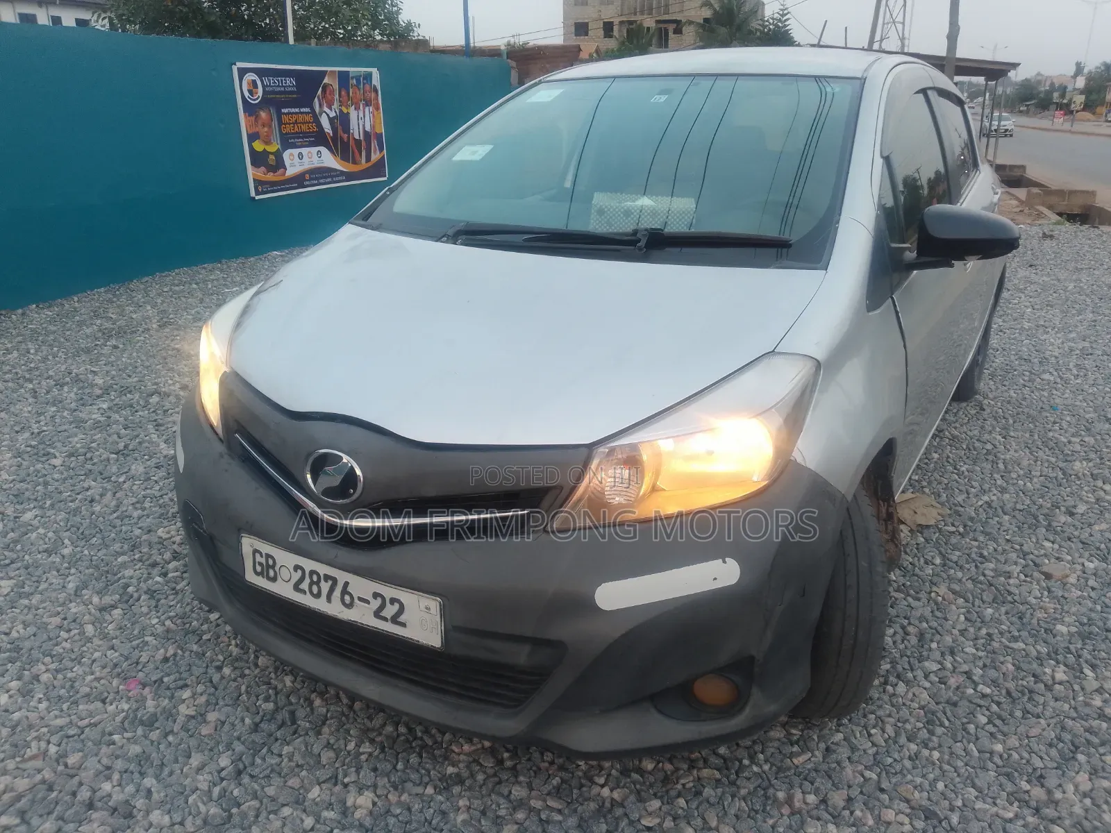 Toyota Vitz 2012 Silver
