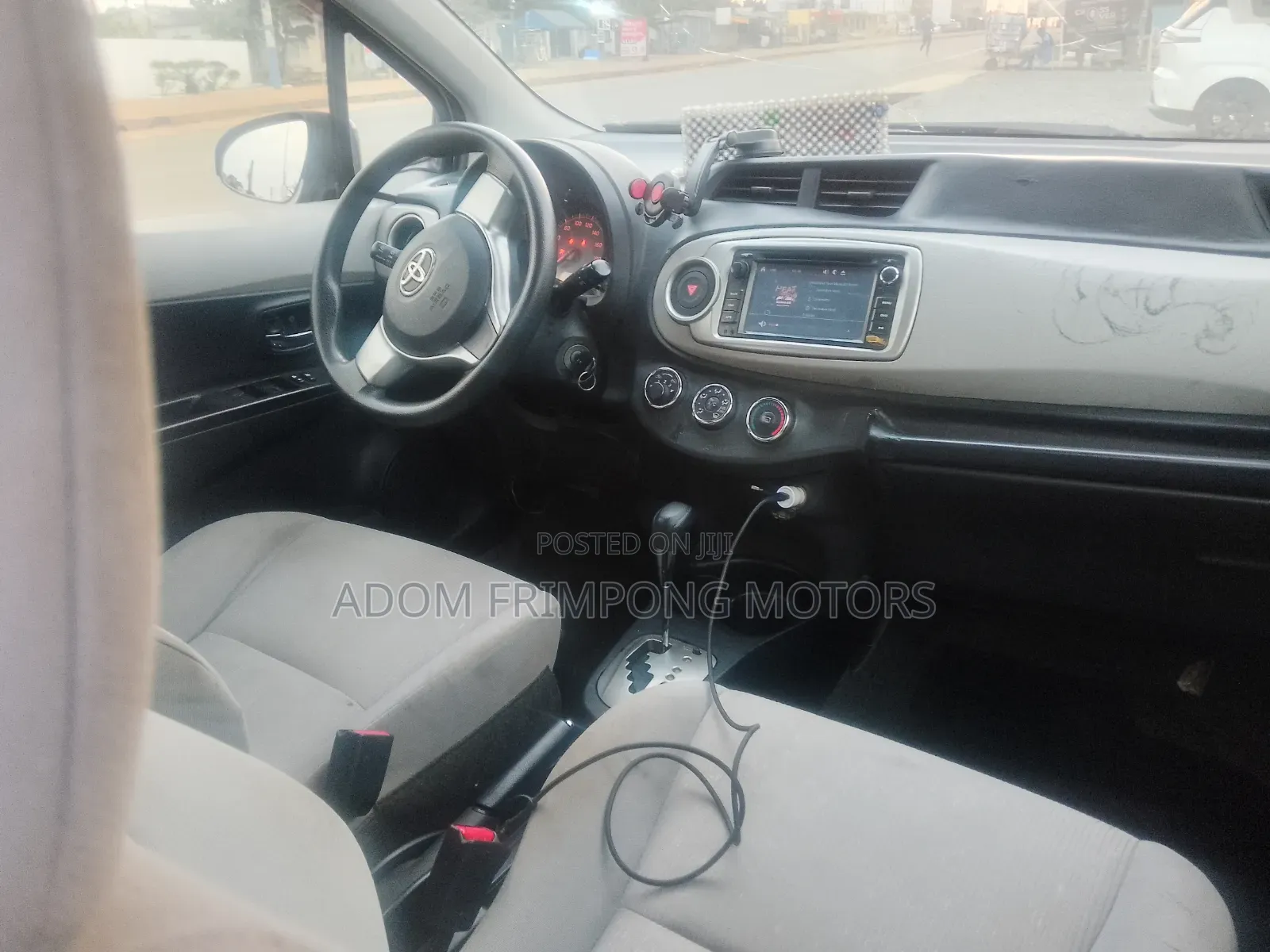 Toyota Vitz 2012 Silver