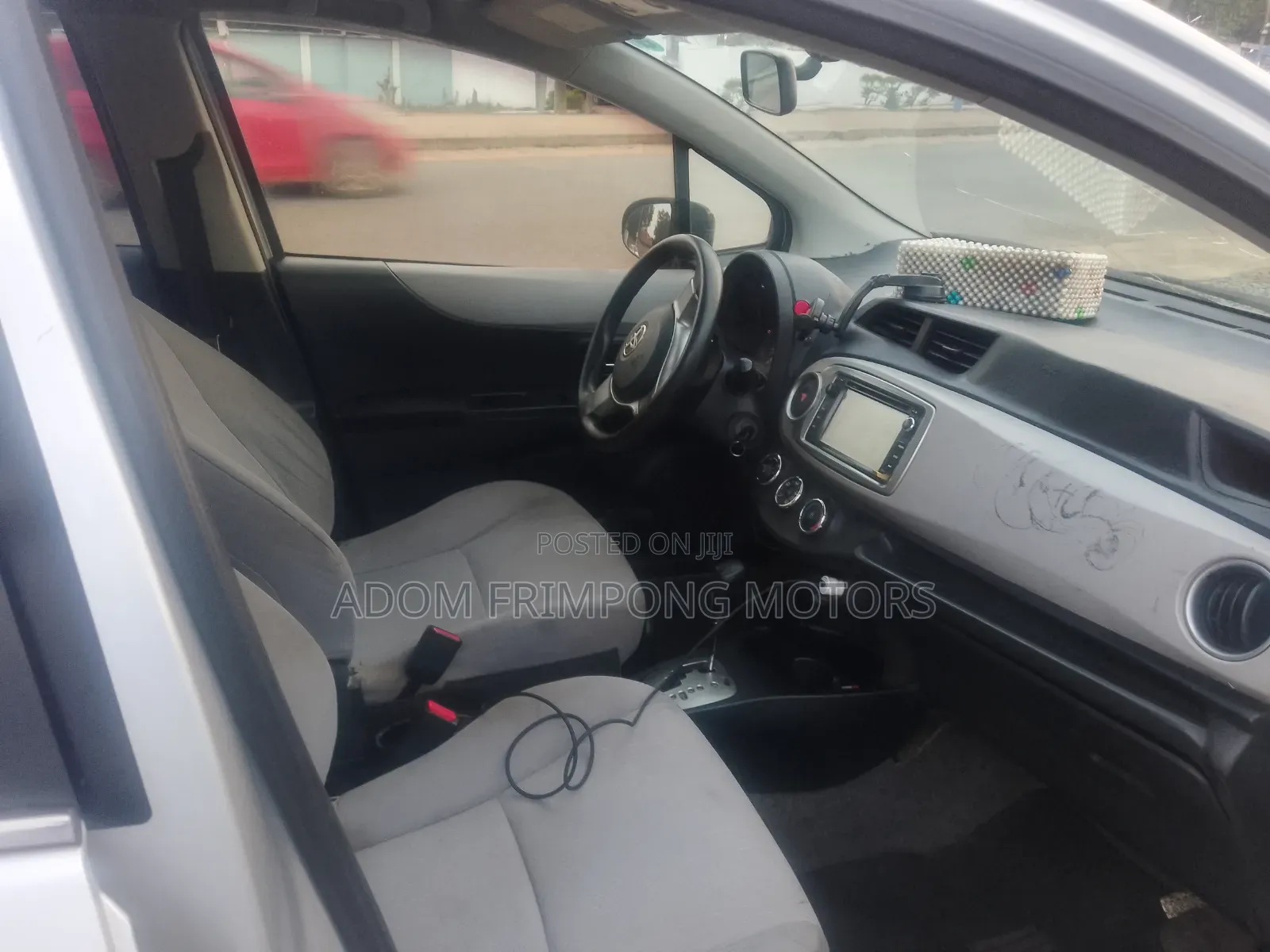 Toyota Vitz 2012 Silver