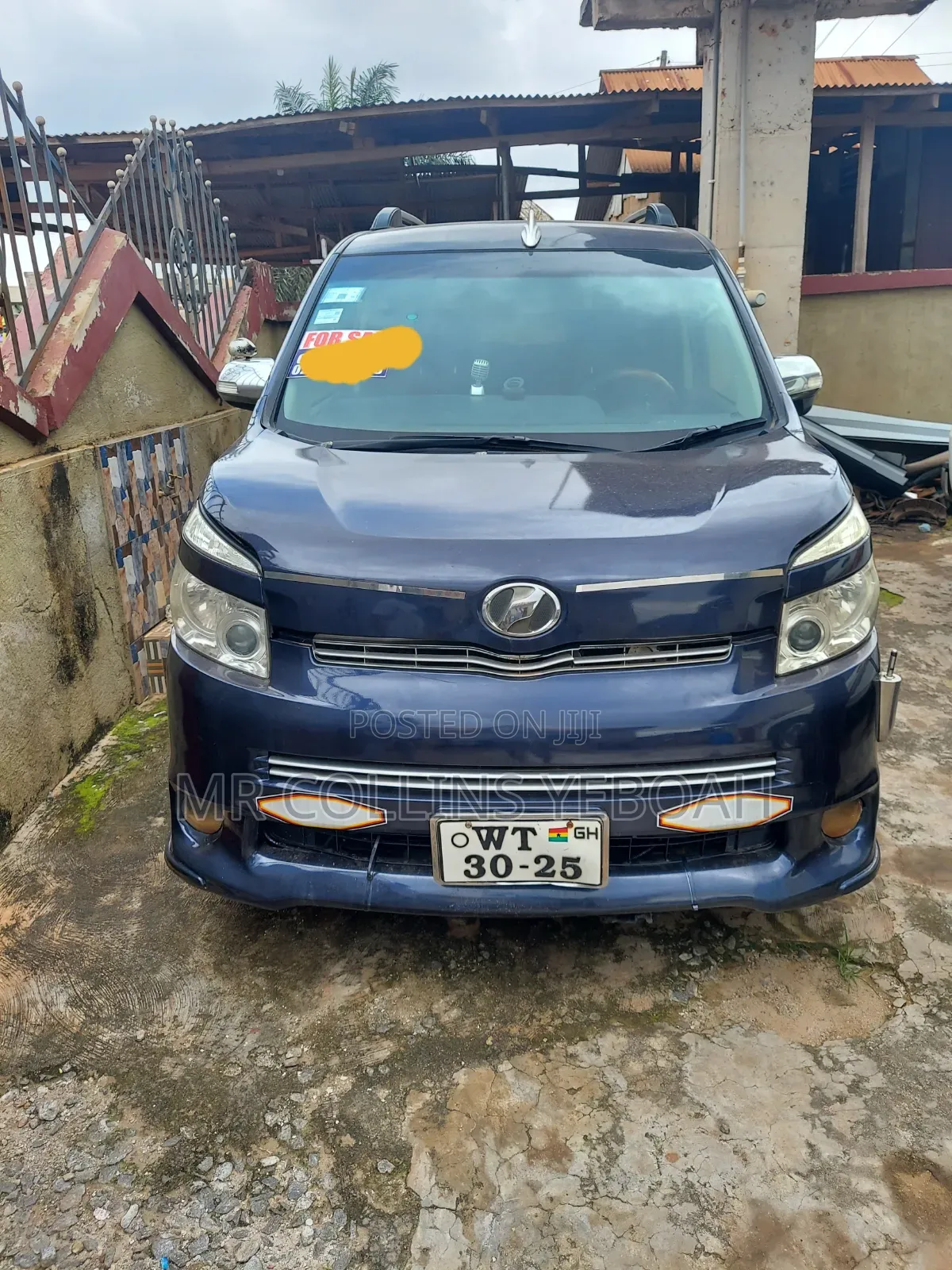 Toyota Voxy 2012