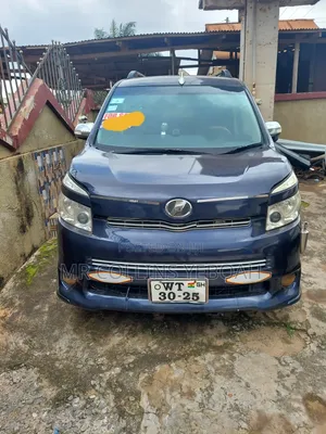 Toyota Voxy 2012
