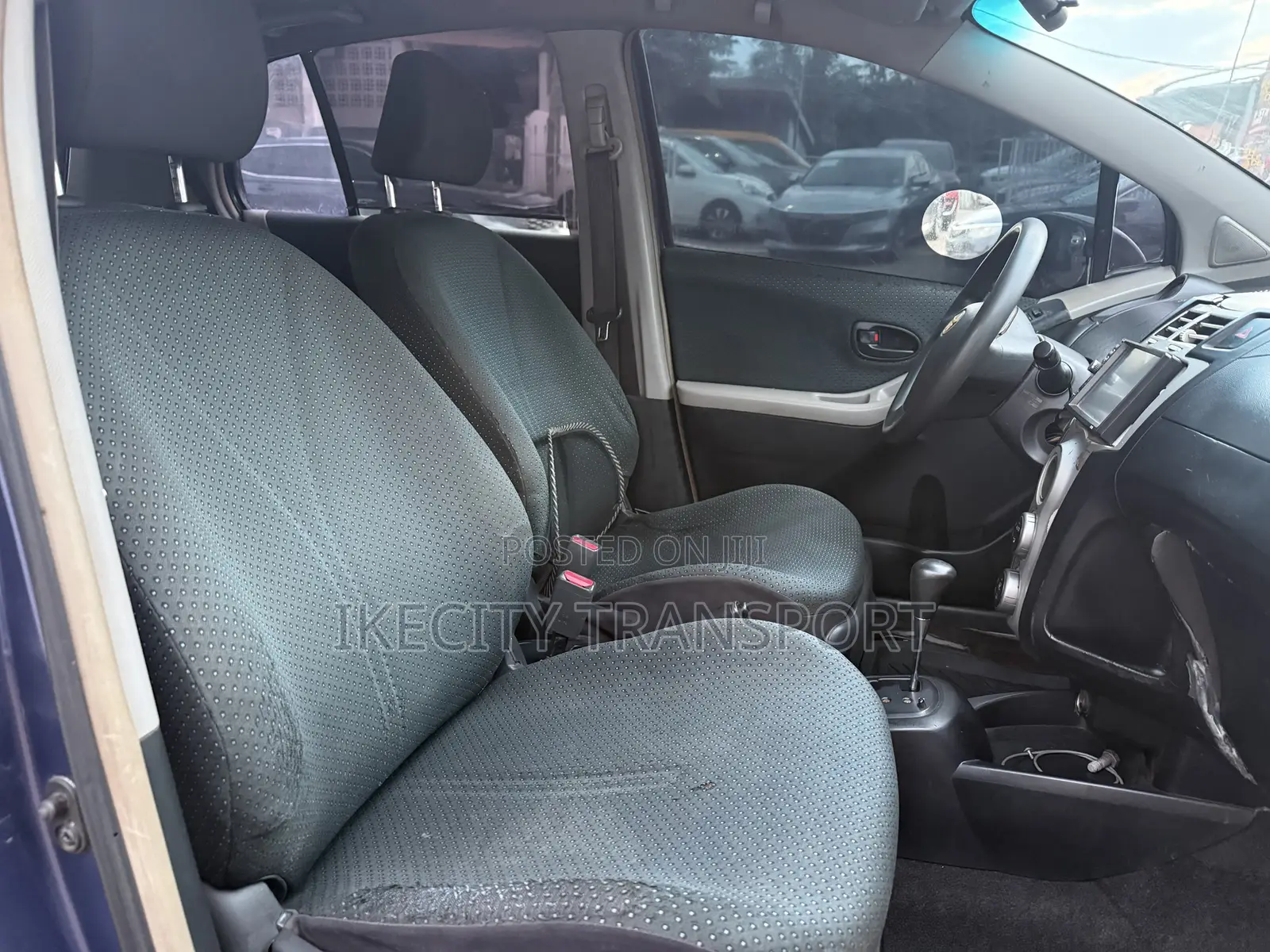 Toyota Vitz 1.3 AWD 5dr 2012 Blue