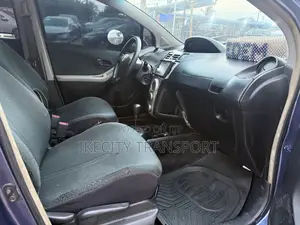 Toyota Vitz 1.3 AWD 5dr 2012 Blue