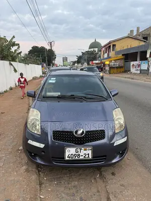 Toyota Vitz 1.3 AWD 5dr 2012 Blue