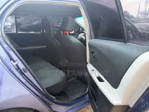 Toyota Vitz 1.3 AWD 5dr 2012 Blue