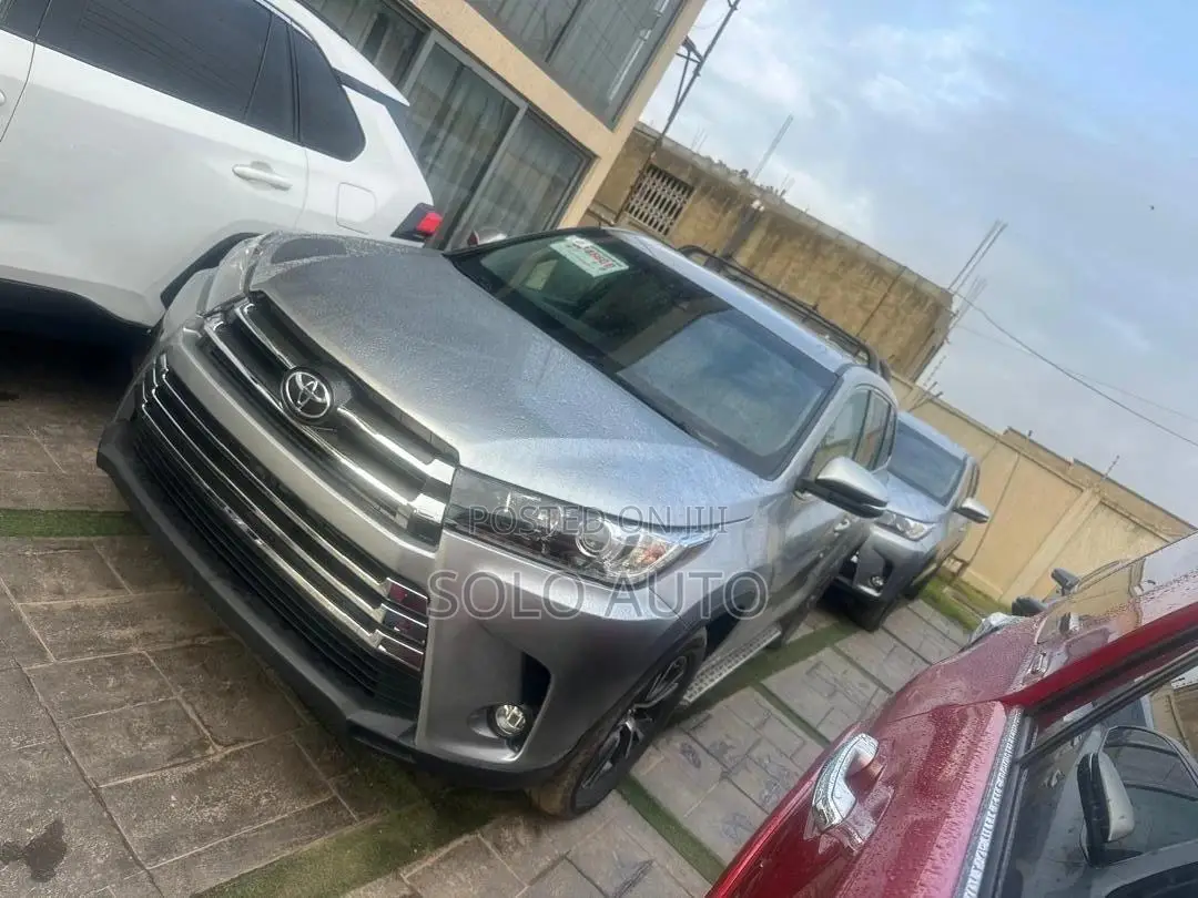 Toyota Highlander LE 4x2 (2.7L 4cyl 6A) 2017 Silver