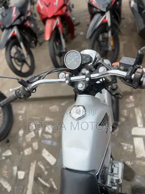 Honda CB 2005 Silver