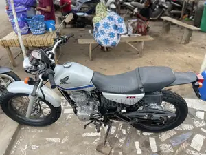 Honda CB 2005 Silver
