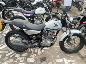 Honda CB 2005 Silver