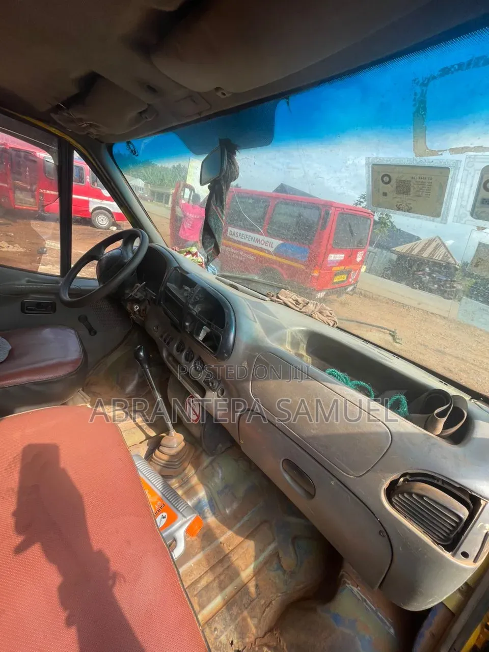 Ford Transit 2010 Yellow