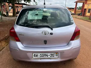 Toyota Vitz 1.5 FWD 5dr 2010 Silver