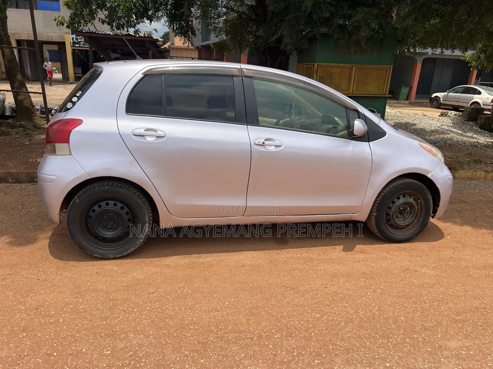 Toyota Vitz 1.5 FWD 5dr 2010 Silver