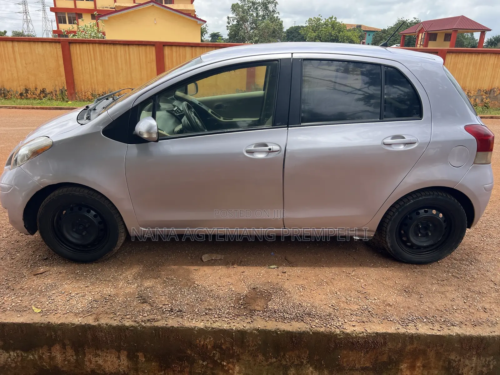 Toyota Vitz 1.5 FWD 5dr 2010 Silver