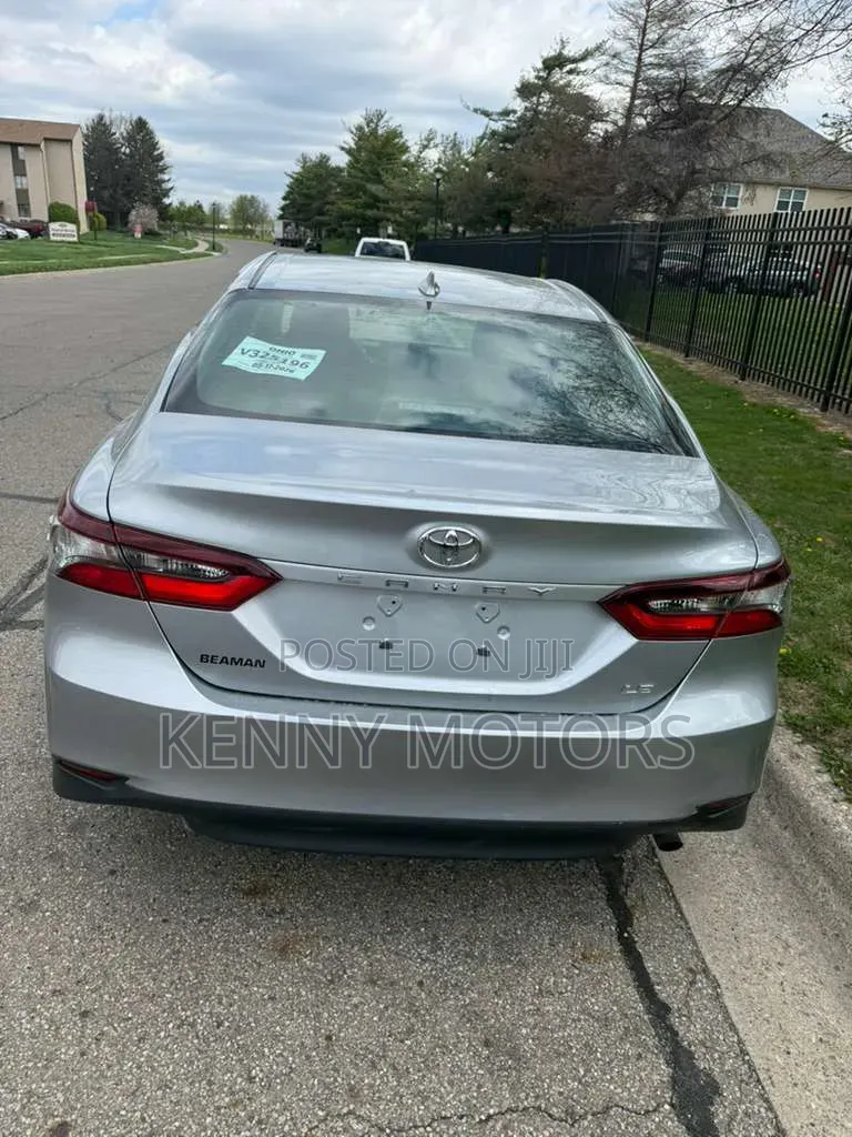 Toyota Camry 2023 Silver