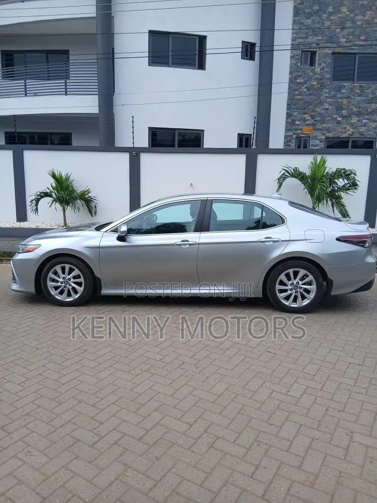 Toyota Camry 2023 Silver
