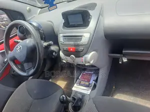 Toyota Aygo 1.0 3-Door 2011 Red