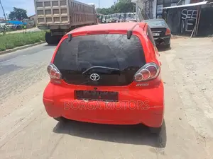 Toyota Aygo 1.0 3-Door 2011 Red