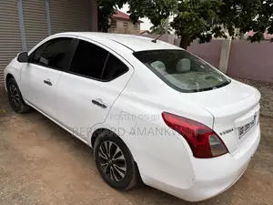 Nissan Versa 1.6 SV Sedan 2012 White