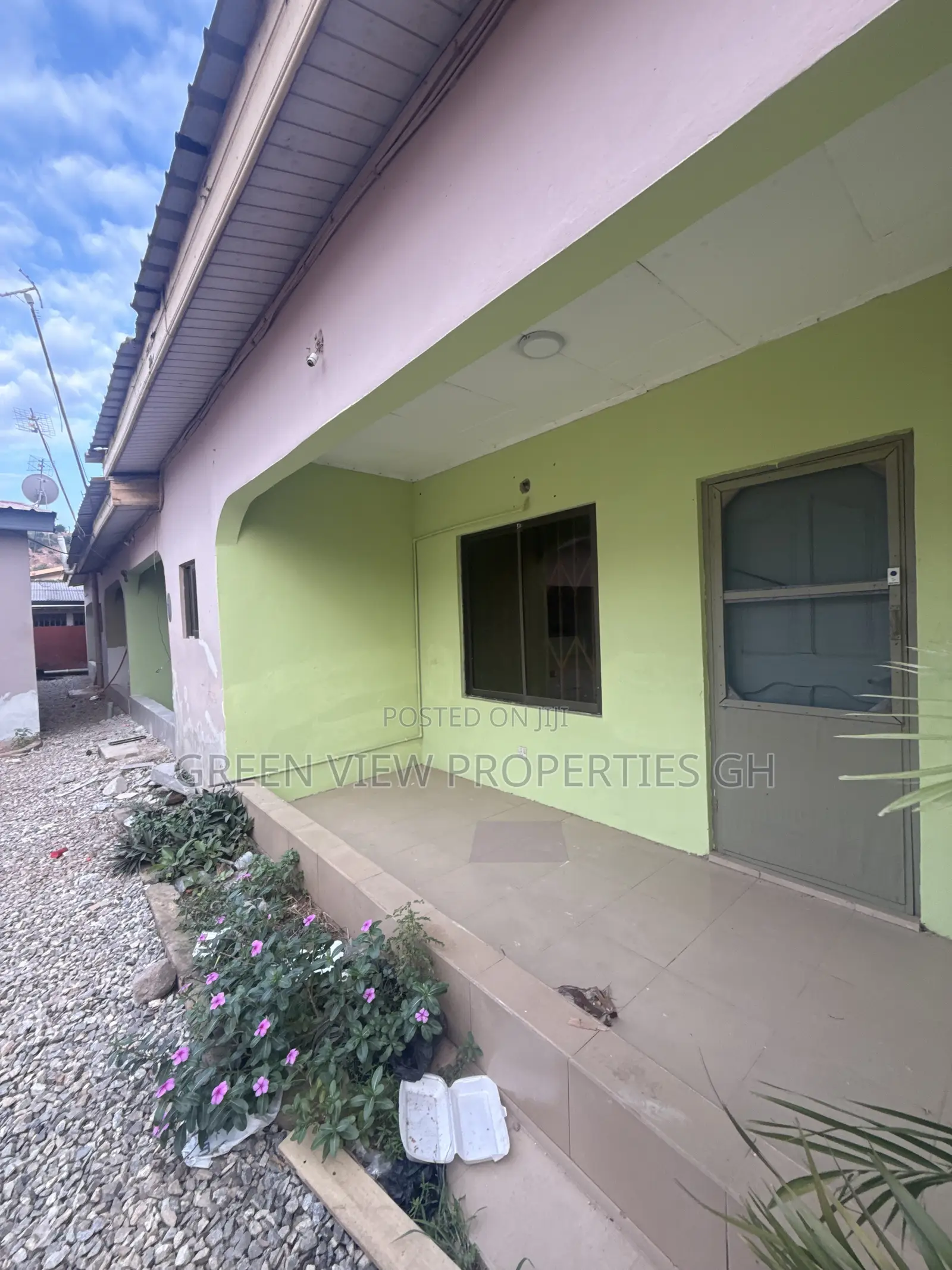 1bdrm Room & Parlour in West Hills Mall Area for sale