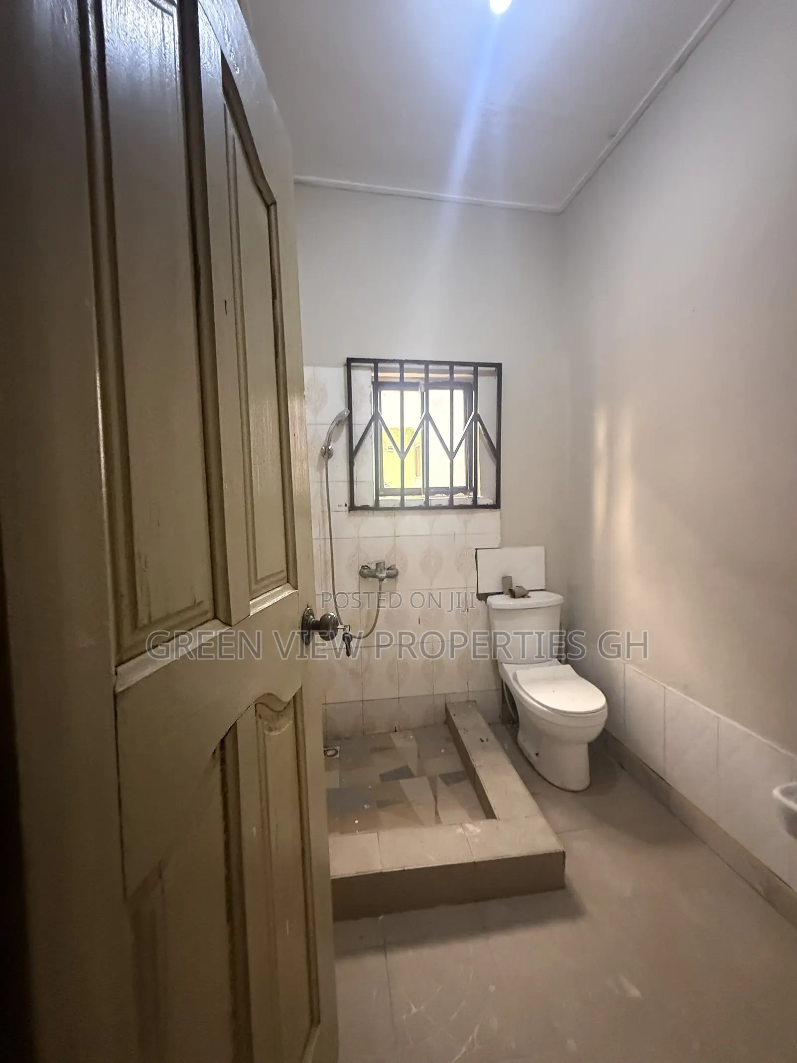 1bdrm Room & Parlour in West Hills Mall Area for sale