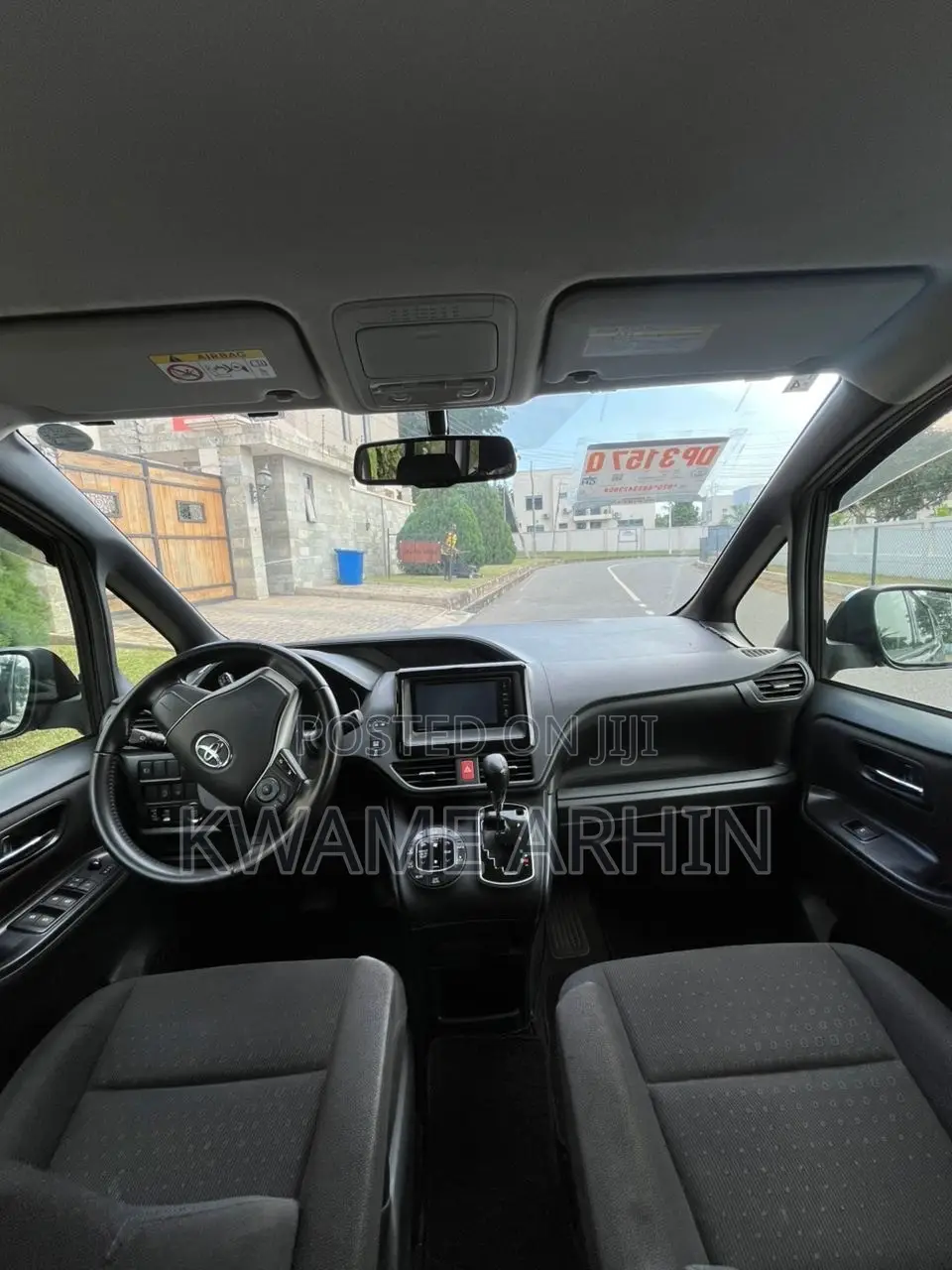 Toyota Voxy V 4WD 7-Seater 2014 Black