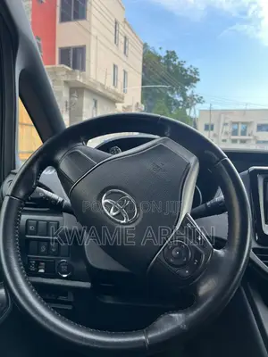 Toyota Voxy V 4WD 7-Seater 2014 Black