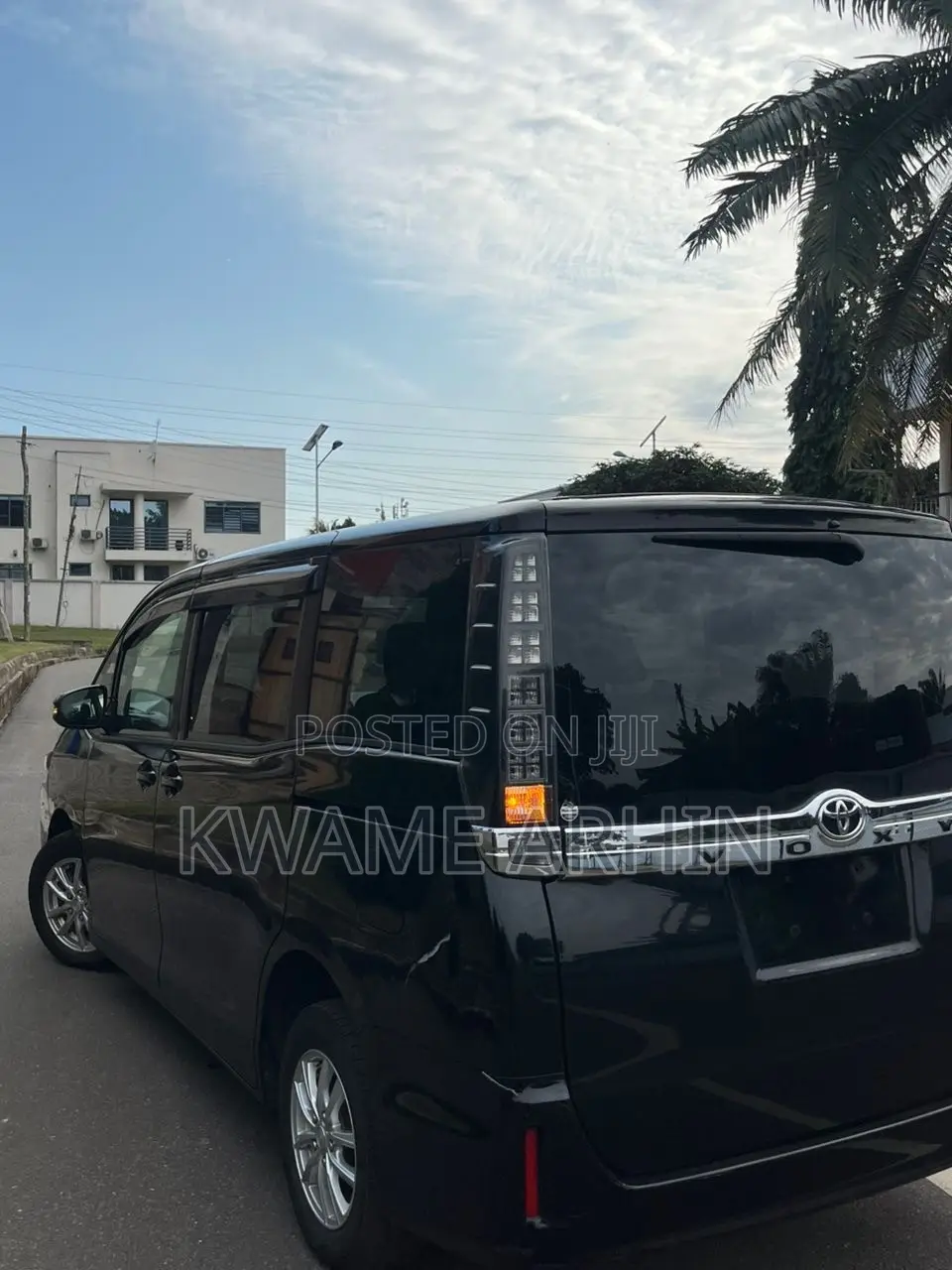 Toyota Voxy V 4WD 7-Seater 2014 Black