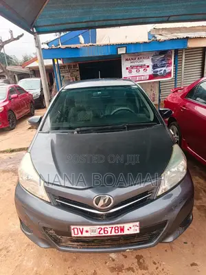 Toyota Vitz 2014 Gray
