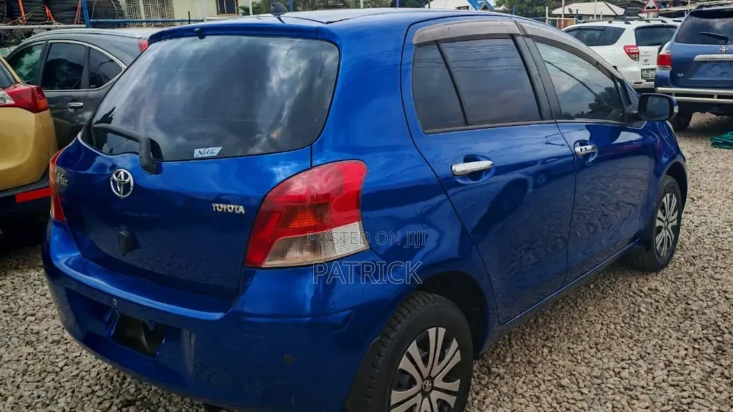 Toyota Vitz 1.3 FWD 5dr 2010 Blue