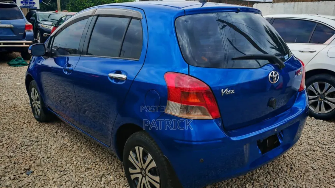 Toyota Vitz 1.3 FWD 5dr 2010 Blue