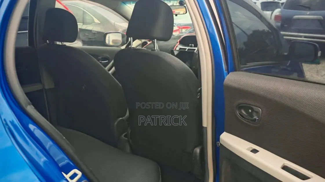 Toyota Vitz 1.3 FWD 5dr 2010 Blue